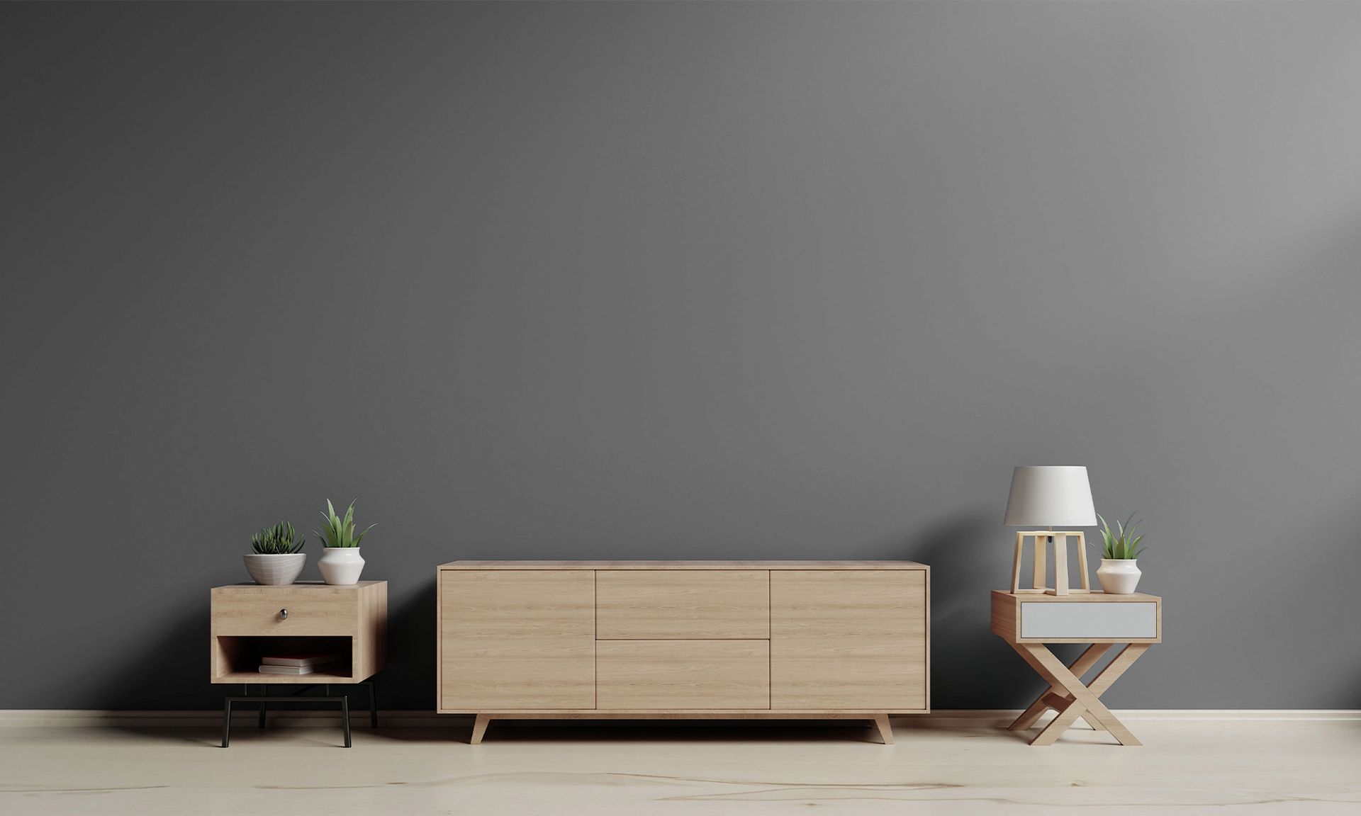 Holzmöbel, die an einer grauen Wand stehen